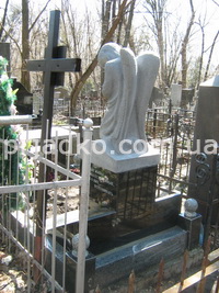 Фото скульптуры на кладбище. Размеры скульптуры: 90 х 50 х 40 см.; цена ангела, доступная.