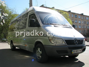 Перевозка умерших катафалком &laquo;Mercedes Sprinter&raquo;, 8 посадочных мест и отделение для гроба. Ритуальный транспорт для похорон в Киеве, круглосуточно.