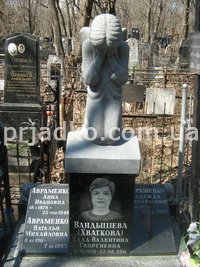 Ангел из гранита, размеры скульптуры ребёнку: 90 х 50 х 40 см. Стоимость детского ангела : от $ 3 тыс.
