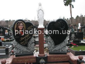 Фото Богородицы на кладбище. Индивидуальный памятник с Богородицей в ритуальном комплексе. Цена скульптуры из бетона 4,5 тыс. грн.