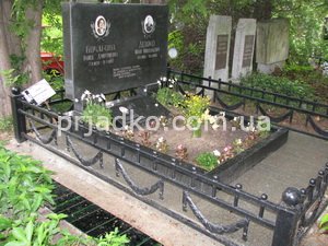 Фото памятника на кладбище. Размер памятника: 130 х 90 х 8 см. Купить памятник в Киеве сегодня, можно с нашего сайта: http://prjadko.com.ua/pamjatniki.html