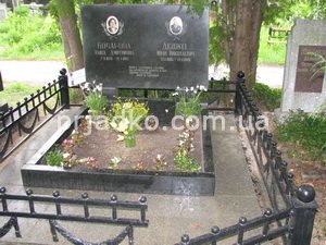 Фото памятника на могиле. Заказать памятник в Киеве, можно в офисе СПД Прядко. Цена памятника для кладбища - доступна.