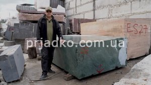 Зелёный индийский мрамор Verde Guatemala; высота блока зелёного мрамора - 3 метра. Цена зелёного мрамора сегодня - доступна.