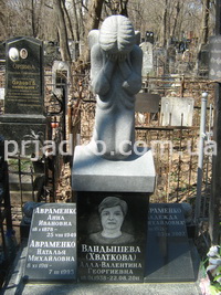 Фото скульптуры ангела на кладбище. Купить статую ангела, можно за 60 тыс. грн. Эта модель есть в наличии на складе.