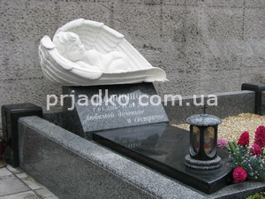 Фото нового памятника младенцу на кладбище в Киеве. Размеры памятника ребёнку на могилу: 85 х 40 х 35 см., согласно проекта. Доступная цена памятника ребёнку $1 тыс., вместе с монтажом.