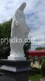 Фото нового памятника Богородицы на колонне. Цена статуи в Киеве, доступная. Купить её можно в магазине Ритуальной скульптуры по ул. Стеценко, 18.