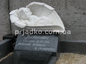 Новая скульптура ангела младенцу фото сразу после установки кладбище в Киеве. Размеры детского памятника со скульптурой ангела, согласно проекта. Доступная цена скульптуры ребёнку $1 тыс. с установкой на кладбище под ключ.