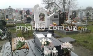 Фото памятника с барельефом ангела. Размер памятника с барельефом 110 х 70 х 12 см. Цена памятника с цветным портретом $4 тыс.