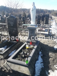 Статуя Богородицы для памятника. Высота статуи Богородицы на колонне - 250 см.