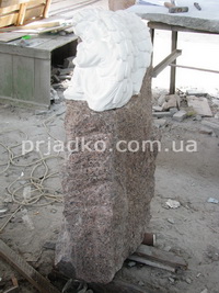Фото обратной стороны памятника. Размер памятника для ребёнка: 105 х 48 х 30 см.  Цена детского памятника - 16 тыс. грн.