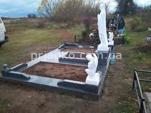 Изготовление скульптуры Богородицы и ангелов на могилу в Киеве. Цена скульптуры из бетона - доступна.