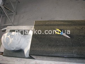 Изготовление гранитного барельефа для памятника. Производство горельефов из гранита в Киеве по эскизу заказчика.