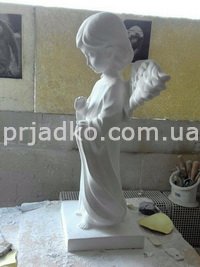Фото статуи мраморного ангела. Купить статую из мрамора - можно с сайта: http://prjadko.com.ua