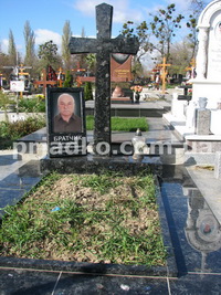 Высота креста из гранита - 140 см. Цена гранитного креста - согласно проекта памятника.