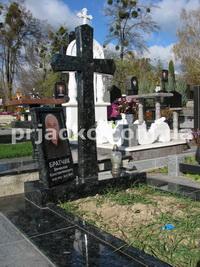Памятник в форме креста из гранита. Высота гранитного креста - 140 см. Цена креста из камня - доступная.