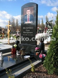 Фото памятника мужчине. Высота памятника на одного - 190 см. Цена памятника на заказ - по проекту.