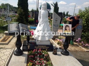 Фото статуи ребёнка на кладбище. Высота скульптуры ребёнка - 120 см.