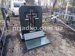Памятник в виде креста. Размер воздушного креста памятника - 100 х 60 см. Цена памятника с крестом - доступна.