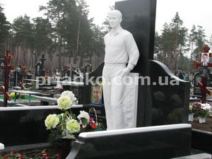 Мраморная фигура в полный рост. Высота статуи - 2,2 м. Цена статуи - доступна.