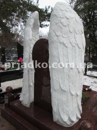 Обратная сторона памятника. Заказать памятник из каталога - вы можете в Магазине Ритуальной скульптуры в Киеве.