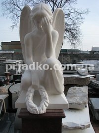 Скульптура ангела фото. Высота скульптуры ангела - 85 см. Цена скульптуры ангела - по проекту памятника.