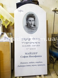 Фото памятника на производстве в Киеве. Высота памятника с портретом в стекле - 140 см.