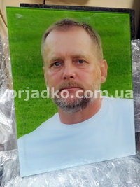 Портрет в стекле для памятника мужчины. Размер портрета в стекле 35 х 45 см.