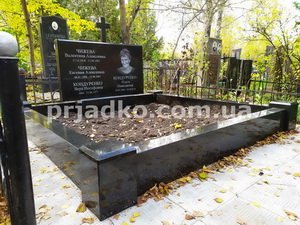 Памятник на кладбище. Размеры памятника: 125 х 70 х 12 см. Цена памятника - доступна.