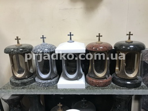 На фото лампадки для памятника. Высота лампадки памятника - 35 см. Цена лампадки для памятника - доступна.