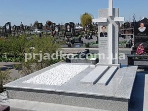 Высота памятника на одного - 2м.
