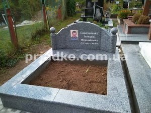 Памятник с портретом в стекле. Цена памятника с портретом в стекле - доступна.