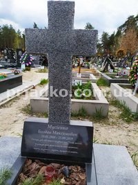 Памятник с крестом из гранита. Фото креста из гранита на кладбище.