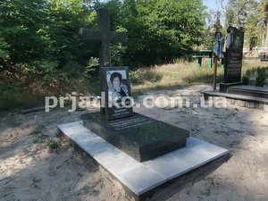 Памятник женщине на одного человека. Высота памятника женщине - 140 см.