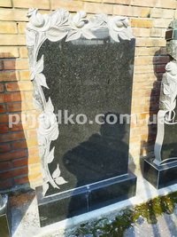 Памятник на одного с цветами. Высота памятника на одного - 140 см.