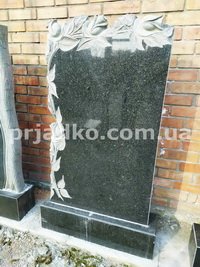 На фото памятник на одного с цветами. Заказать памятник - можно с сайта: https://prjadko.com.ua/pamjatniki.html