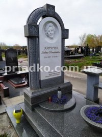 Фото памятника на одного человека.