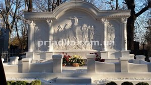 Памятник из мрамора. Цена мраморного памятника - доступна.