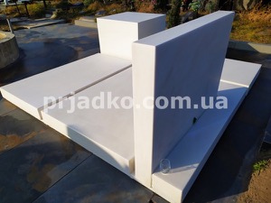 Высота памятника из каталога - 70 см.