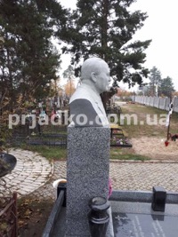 Бюст ритуальный на заказ из гранита.