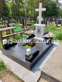 Индивидуальный памятник в форме креста. Заказать памятник в форме креста в Киеве.