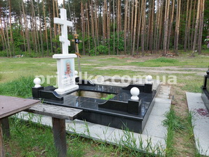 Индивидуальный памятник с крестом. Заказать памятник с крестом в Киеве.