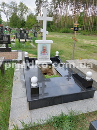 Фото индивидуального памятника с крестом. Высота памятника с крестом - 2 м.