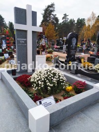 Фото памятника на одного человека.