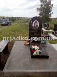 Высота памятника из гранита Аврора - 130 см.