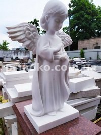 Памятник из мрамора. Высота мраморного памятника - 71 см.