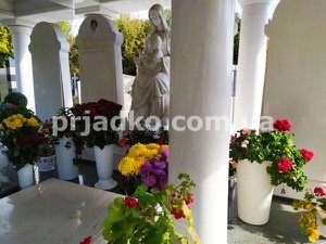Фото мраморного комплекса класса ВИП. Фото мемориального комплекса из мрамора в Киеве.