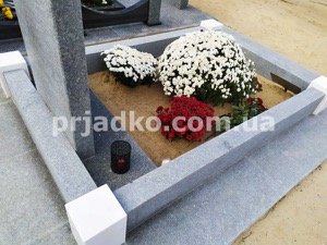 Цоколь из гранита. Стоимость цоколя из гранита на могилу - 30 тыс. грн.