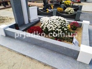 Заказать гранитный цоколь для кладбища - можно с сайта: https://prjadko.com.ua/