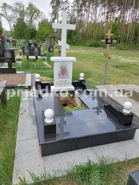 Высота памятника на одного человека - 1,5 м. Фото памятника на одного человека.