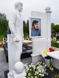 Заказать памятник на одного человека - можно в Магазине скульптуры в Киеве.